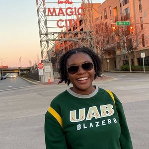 Meet your Posher, Joy